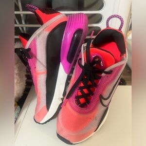 Nike airmax 2090 size 6 women’s